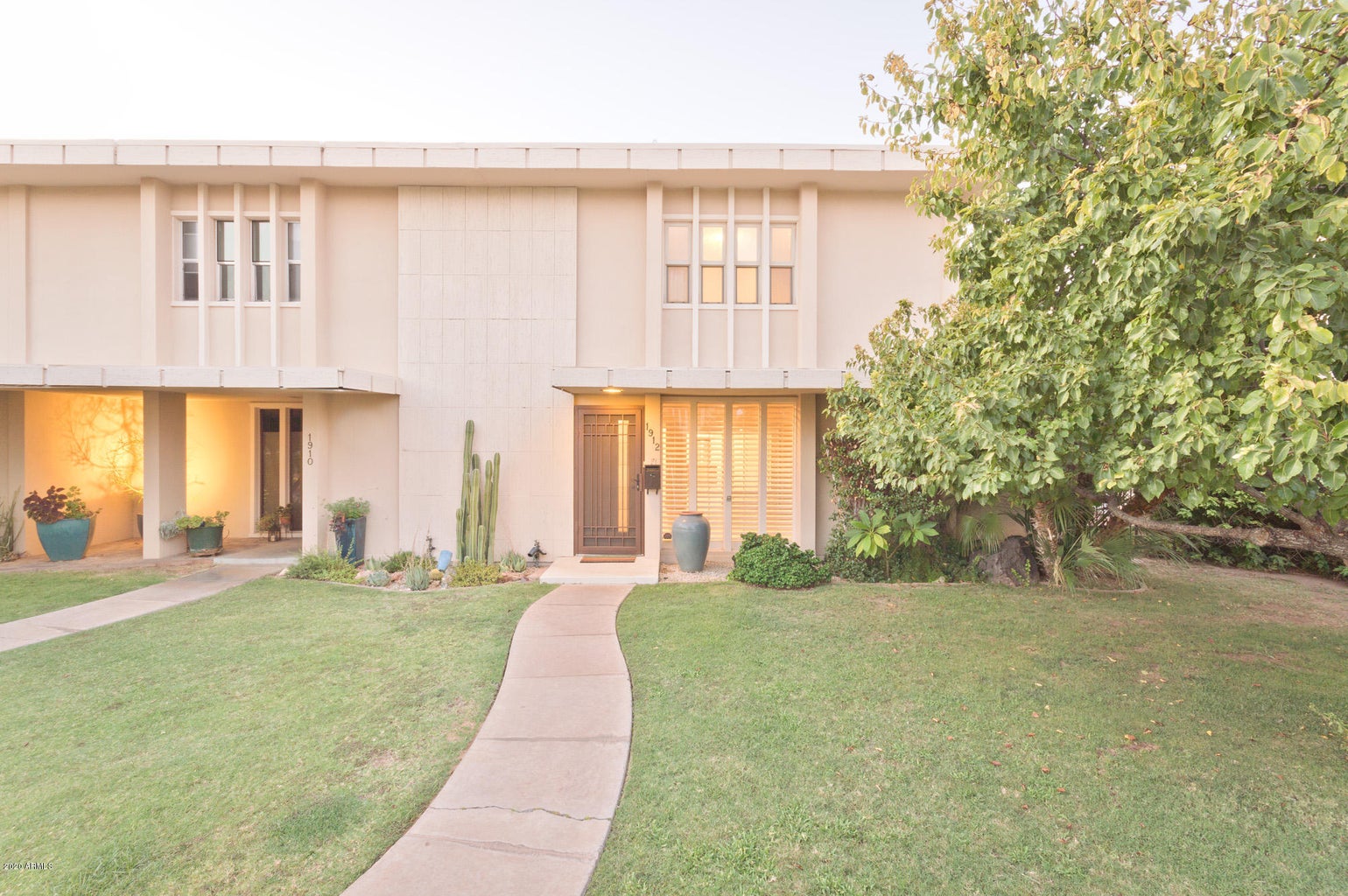 1912 E MEDLOCK DR Phoenix, AZ 85016